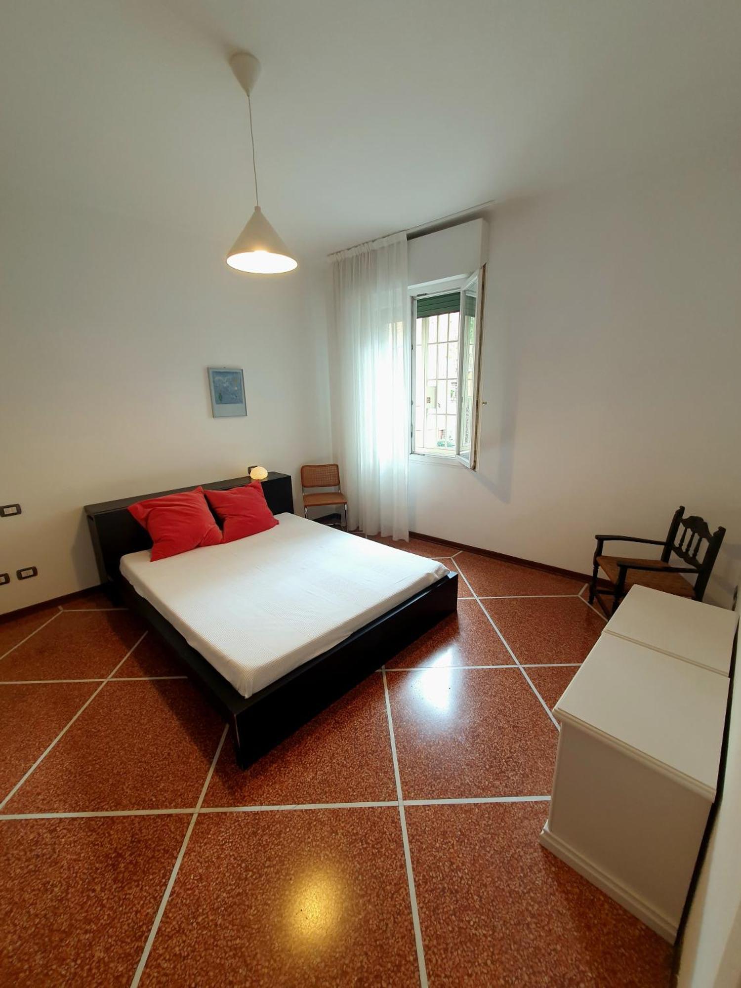 Spacious Three-Room Apartment In Saragozza Bologna Ngoại thất bức ảnh
