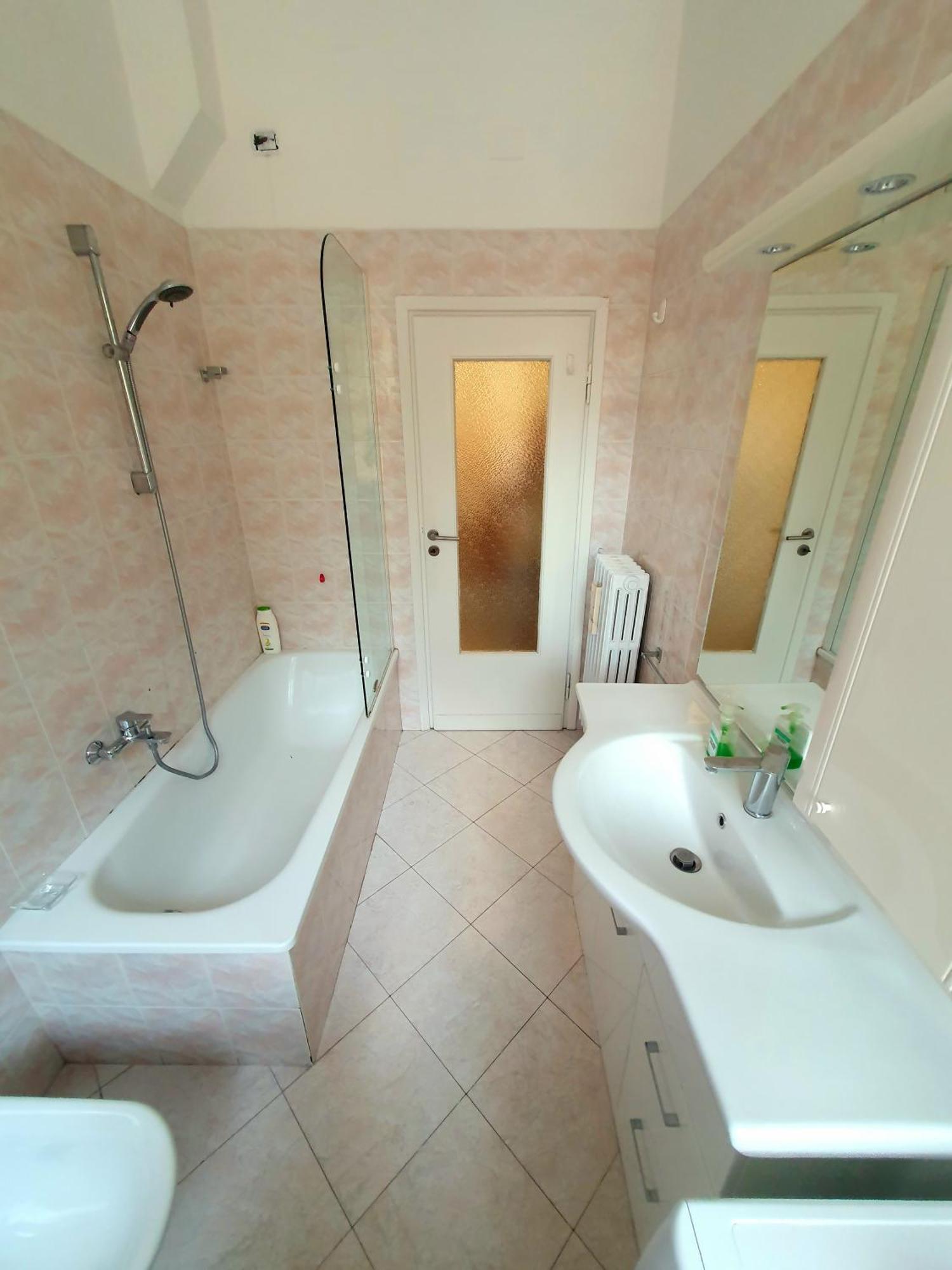Spacious Three-Room Apartment In Saragozza Bologna Ngoại thất bức ảnh